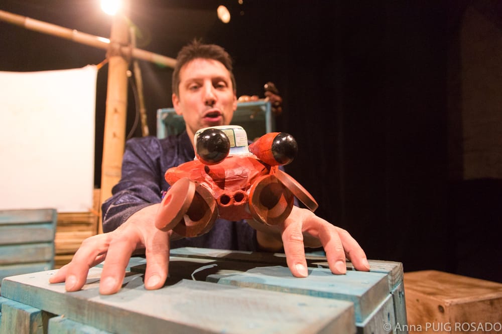 Des marionnettes d'animaux manipulées à vue