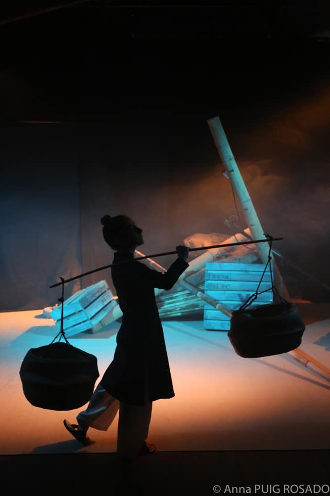 Le décor d'inspiration asiatique du spectacle Plastique à la dérive.